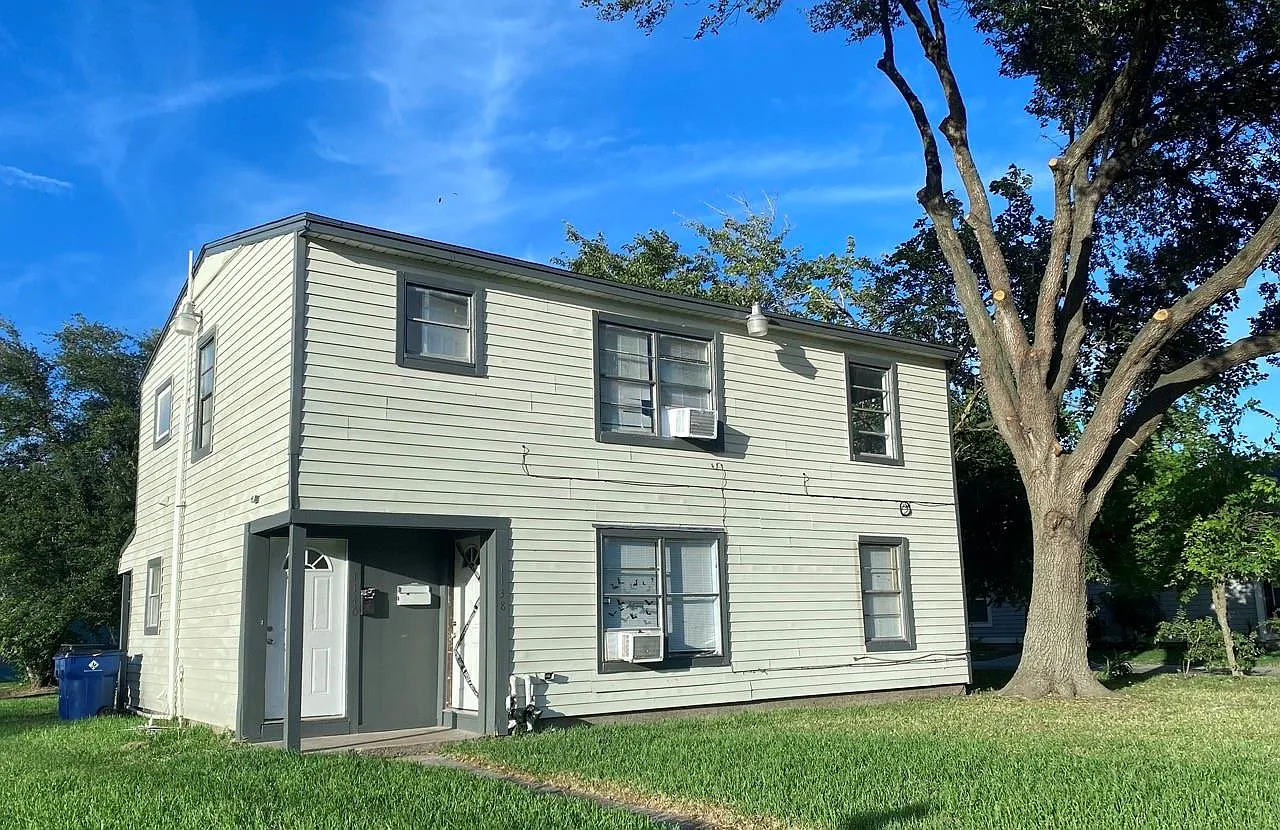 2 bed, 1.0 bath, 900 sqft, $975 — Photo 1