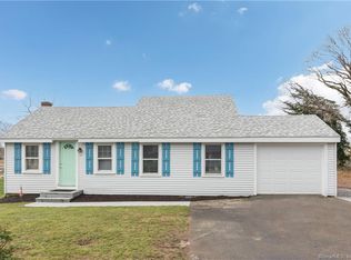 18 Thompson Ln, Old Saybrook, CT 06475