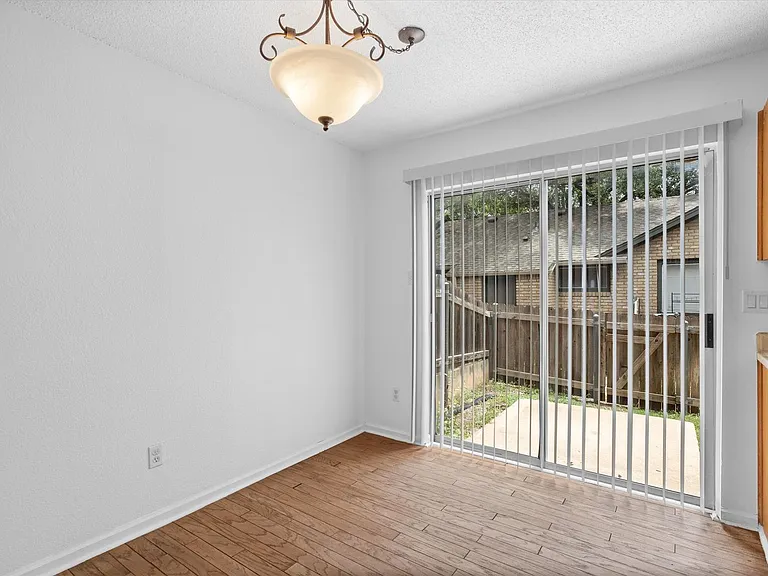 1015 E Yager Ln #79 — Photo 7