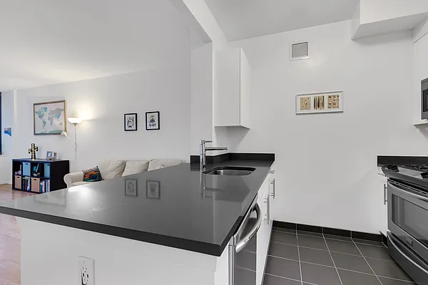 Rented by Cooper & Cooper Real Estate | media 6