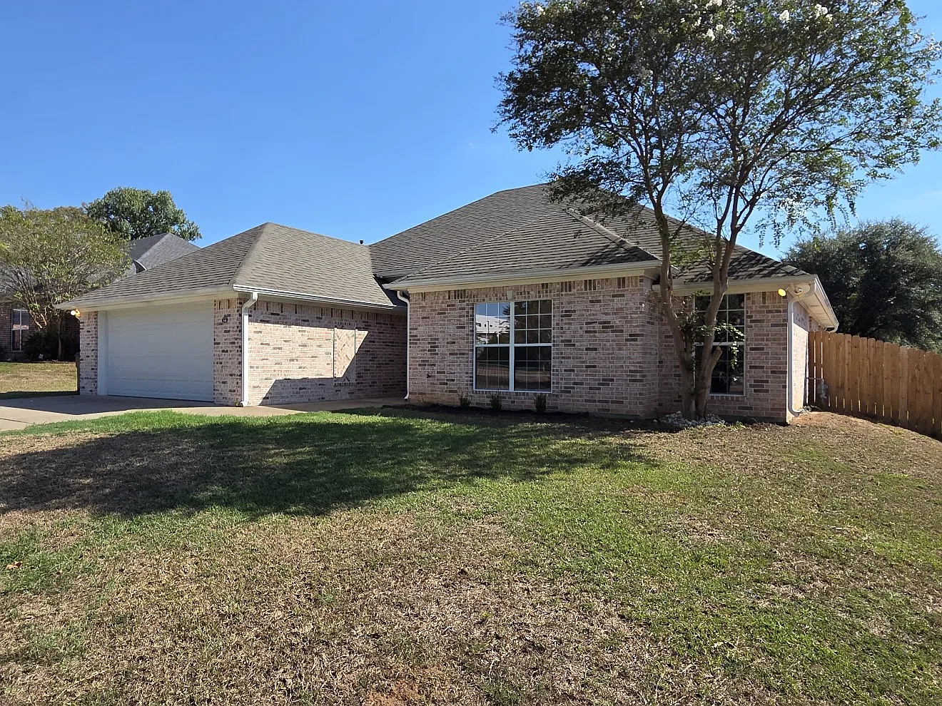 4 bed, 2082 sqft, $2,350 — Photo 2