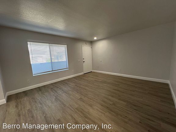 3rd image of 225 E 49th St APT 2