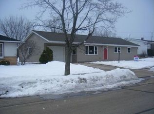 903 Lawton Ter, Manitowoc, WI 54220
