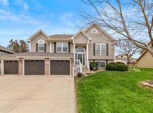 428 SW Seagull St, Lees Summit, MO 64082