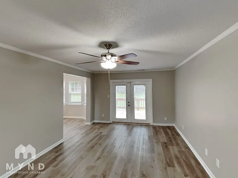219 Chattaroy Dr — Photo 5