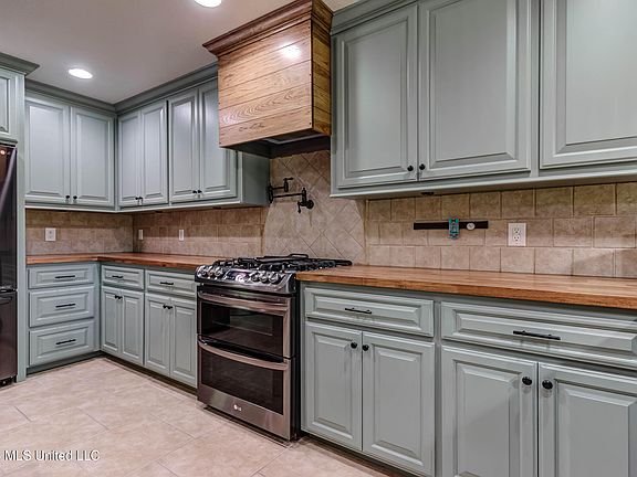 5th image of 17242 Spring Lake Dr E