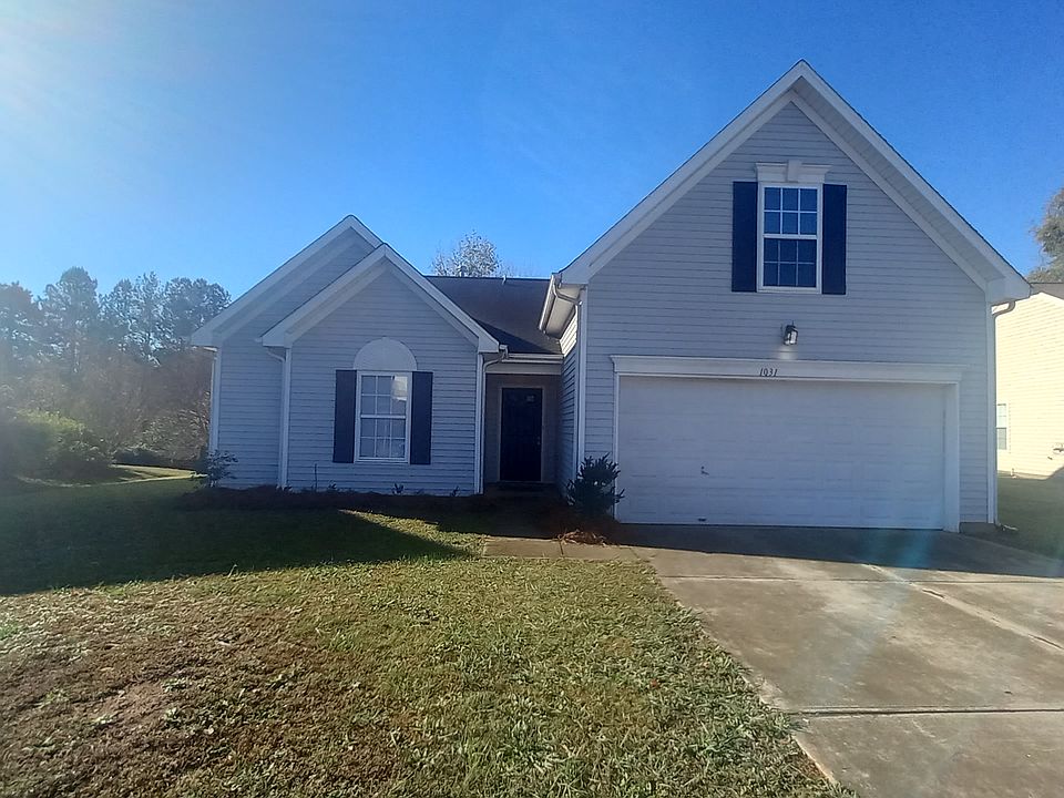 Move in ready 3/4 bedroom home 3 of 4 bedrooms on main level 4th bedroom bonus above garage.