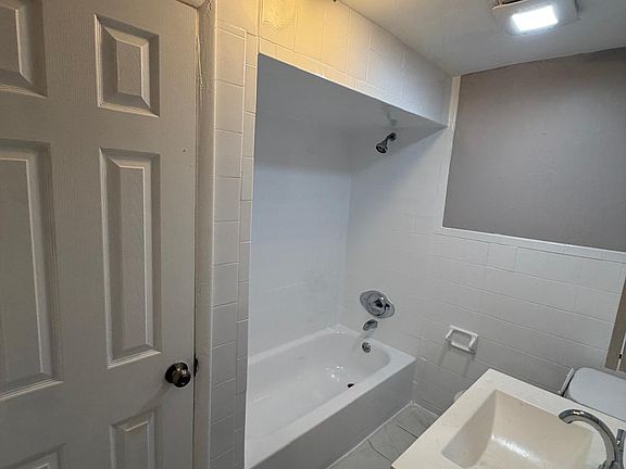 4th image of 55 Highland Ave APT 1