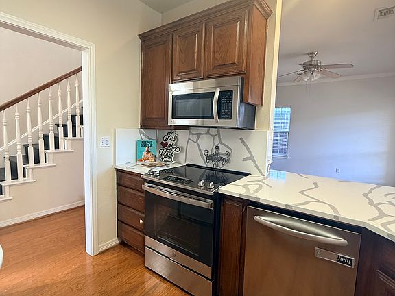 4th image of 438 Lake Highland Dr