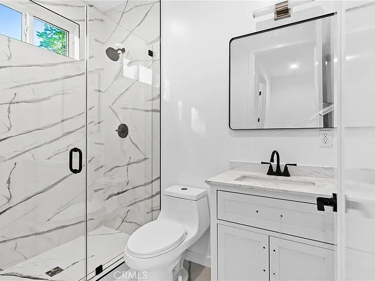 6846 Cedros Ave — Photo 16