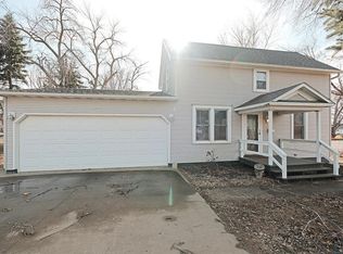 37 9th St SW, Sioux Center, IA 51250