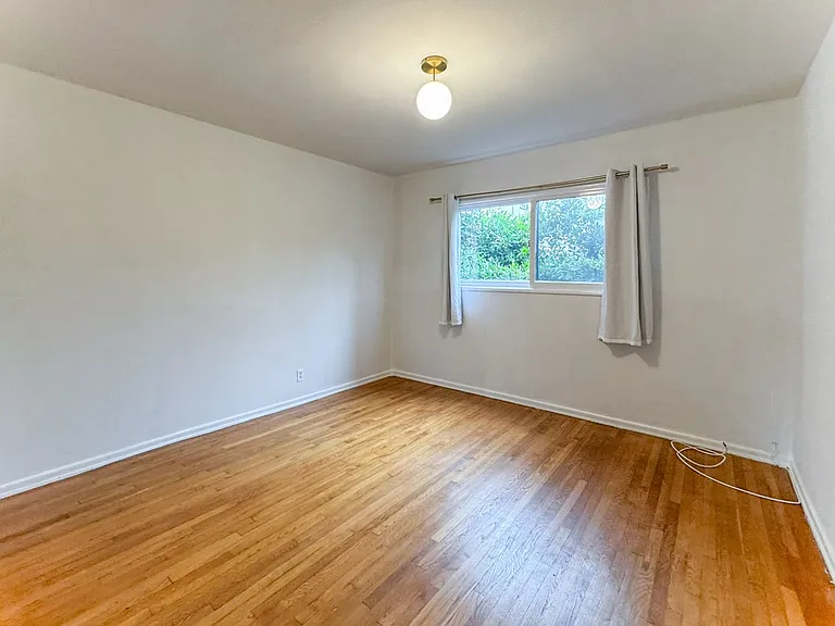 2033 Euclid St #6 — Photo 10