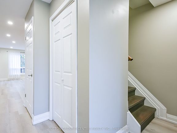 4th image of 33 B Cundles Rd E