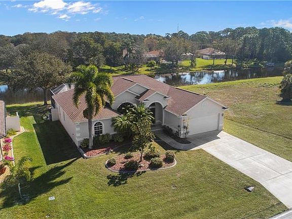 2nd image of 851 Rotonda Cir