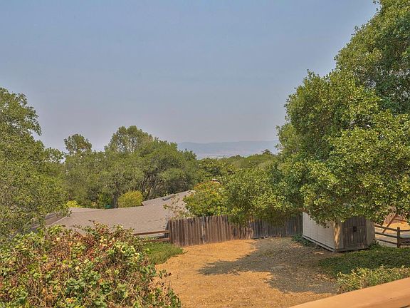 5th image of 215 Wildwood Way