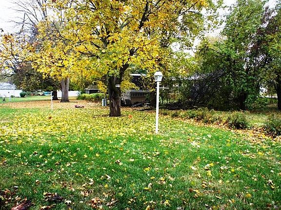 2nd image of 900 Pierce Dr