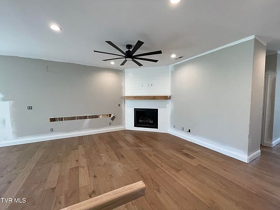 2nd image of 1190 Orchard View Ln
