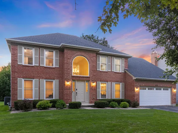 352 Millcreek Ln, Naperville, IL 60540