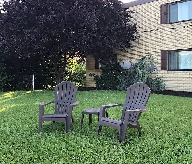 Small 4 unit, quiet, professional building