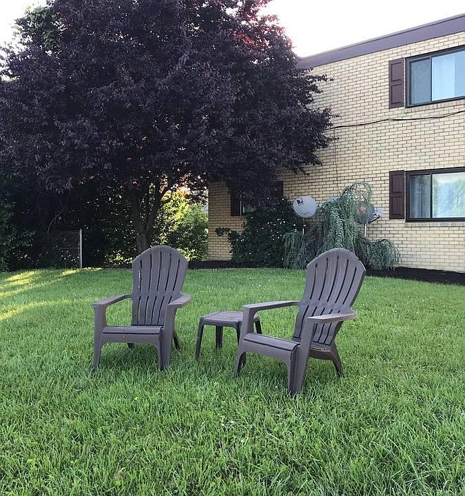 Small 4 unit, quiet, professional building