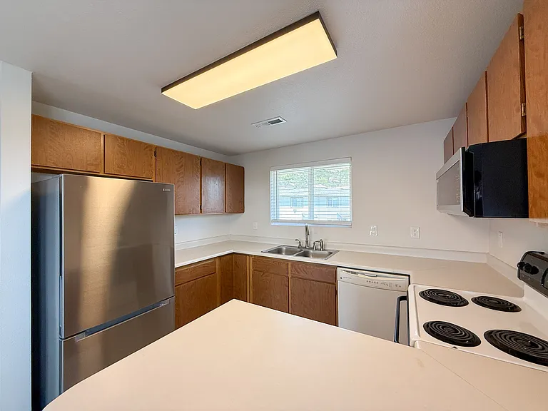 2080 NE Fairview Ave #C — Photo 6