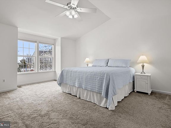 5th image of 481 Hawk Ridge Ln