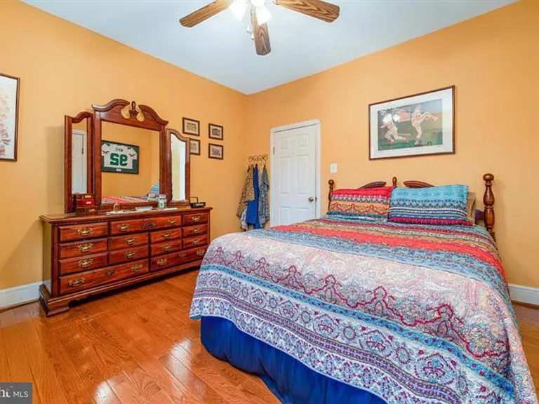 213 Daly St — Photo 14