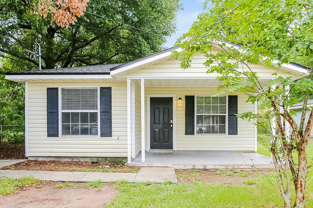 3 bed, 2.0 bath, 1077 sqft, $1,410 — Photo 1