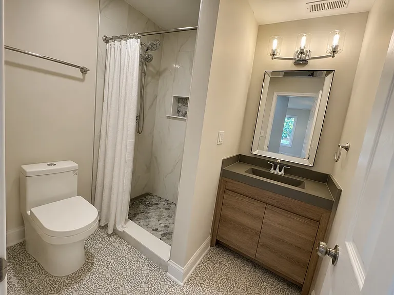 Beautiful full bath