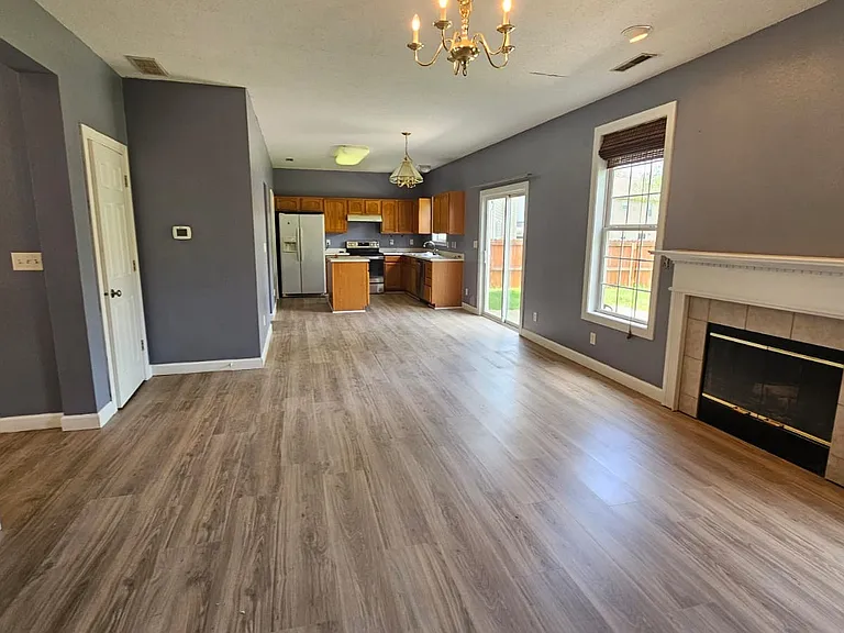 1616 W Hennessey St — Photo 4