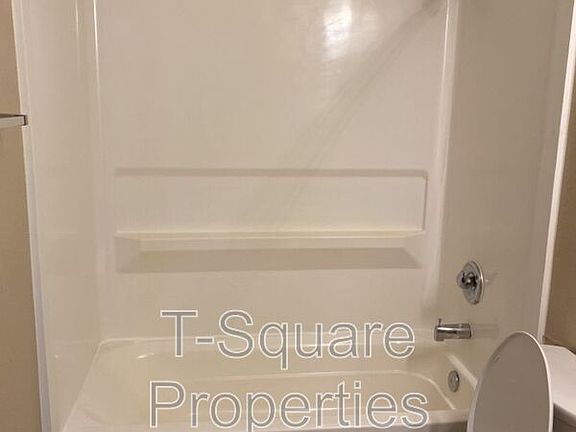 3rd image of 9525 NE 180th St APT 104