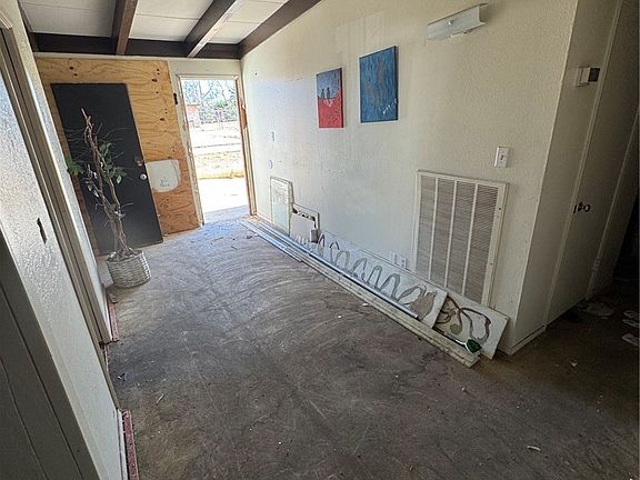 4th image of 919 E Tropicana Ave