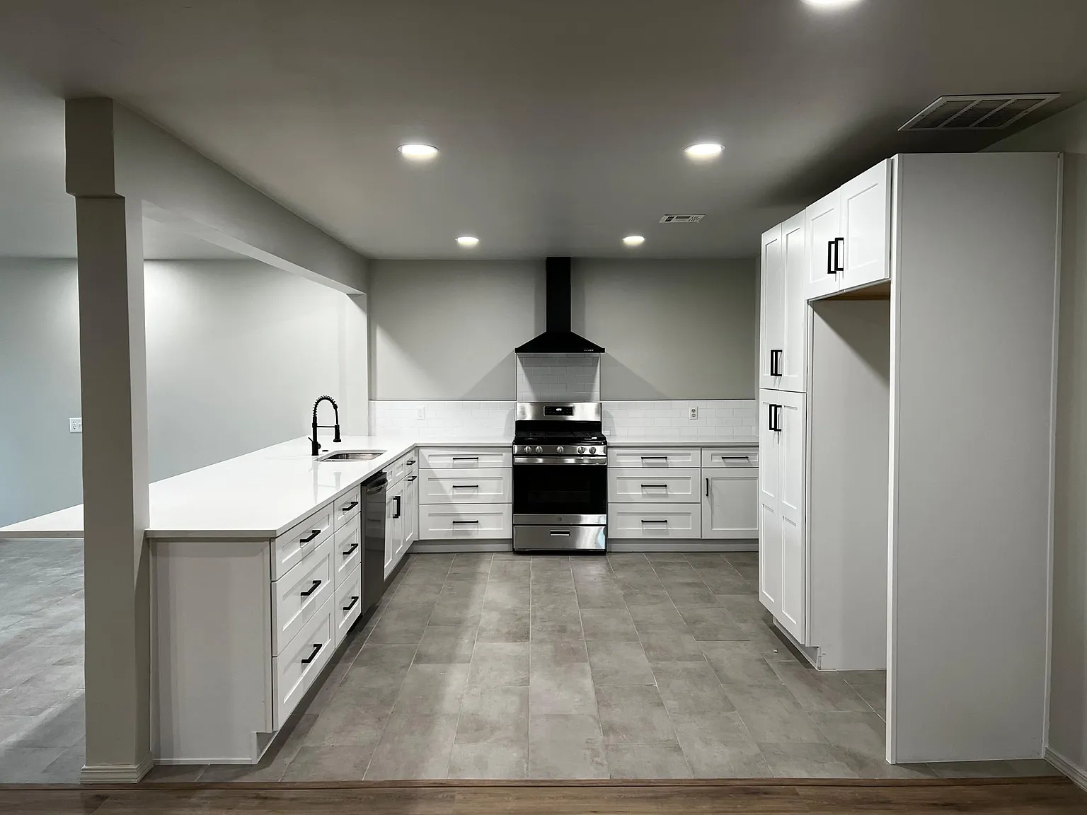 432 E F St — Photo 2
