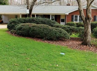 425 Oakridge Rd, Cary, NC 27511