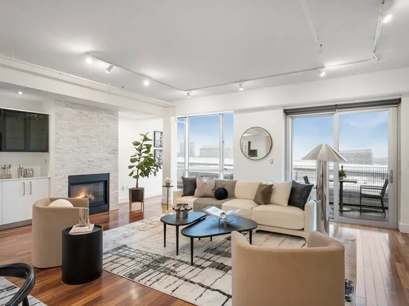 25 Channel Center St #Penthouse 2-201, Boston, MA 02210