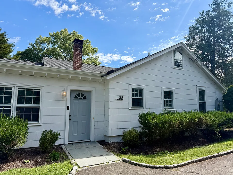 28 Treadwell Ave