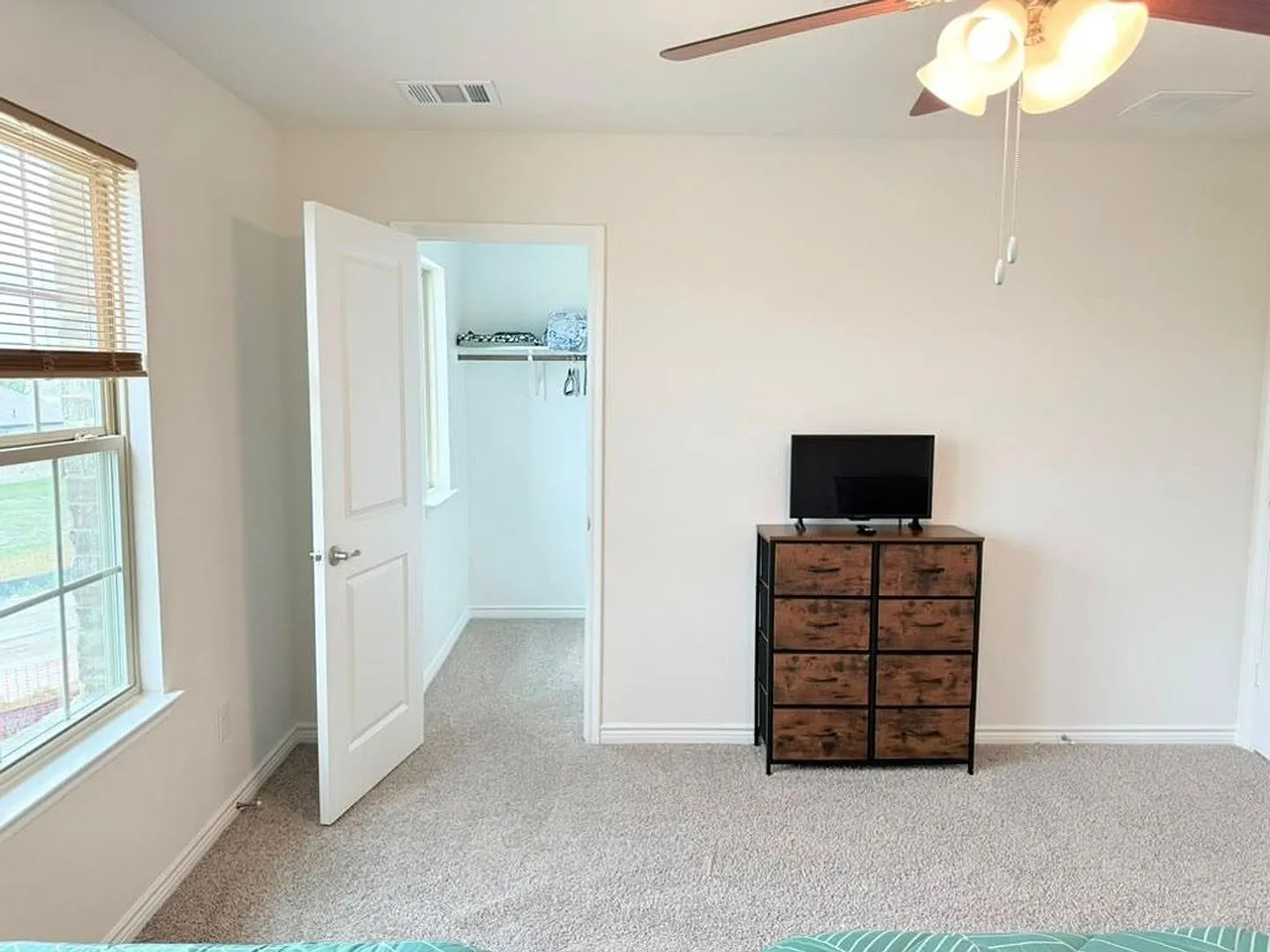 Spacious 4BR Duplex in Forney — Photo 3