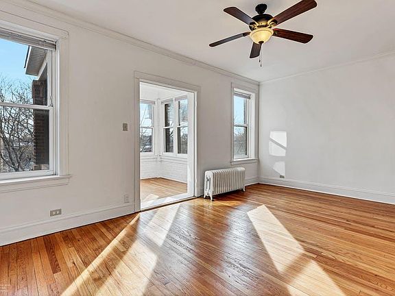 4th image of 1542 W Rosemont Ave #1W