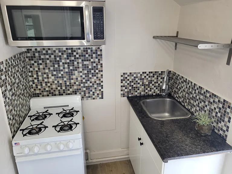 498 S 7th St #4 — Photo 4