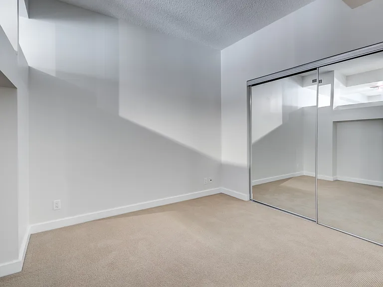 350 Wellington St W #214 — Photo 17