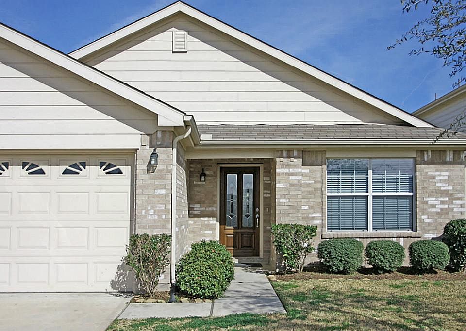 Welcome Home to This Charming & Well Maintained KB Home at 13430 Galena Creek Dr. Close to Shopping 