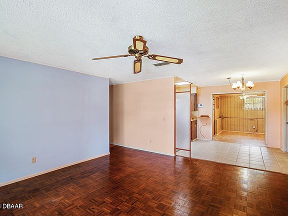 5th image of 907 Hamilton St