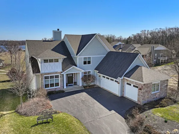 40525 N North Newport Dr, Antioch, IL 60002