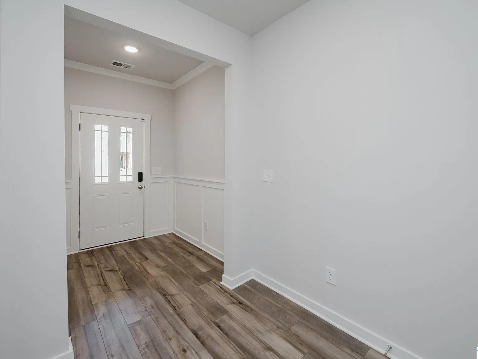4 bed, 2.5 bath, 2271 sqft, $2,450 — Photo 2