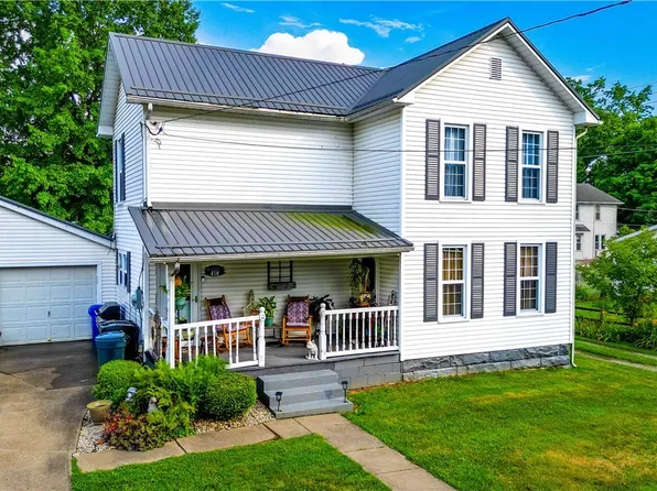 418 E Tuscarawas Ave, Gnadenhutten, OH 44629