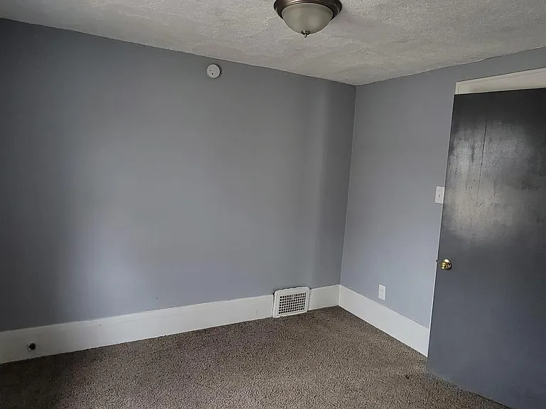 1055 Valdes Ave — Photo 5