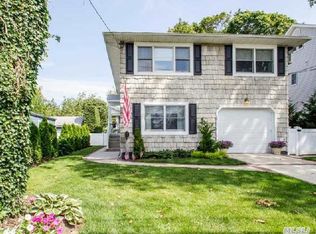 25 Adam Rd W, Massapequa, NY 11758