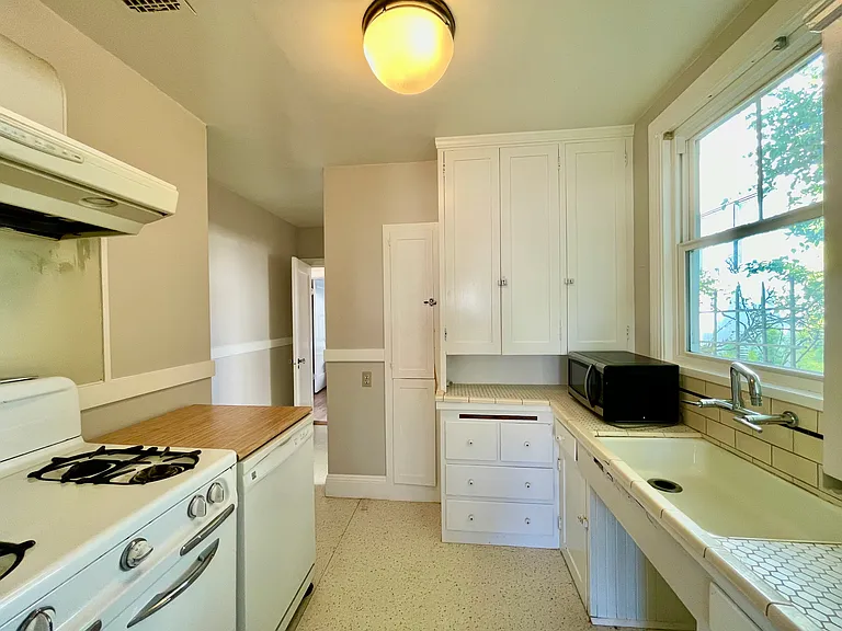 1765 Spruce St — Photo 8