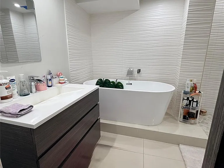 6039 Collins Ave #635 — Photo 6