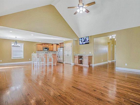 4th image of 313 Maple Ridge St